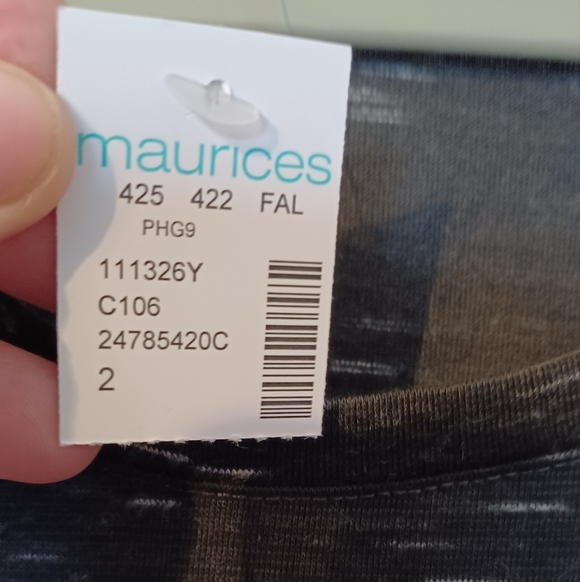 Maurices Graphic Tee - Picture 3 of 7